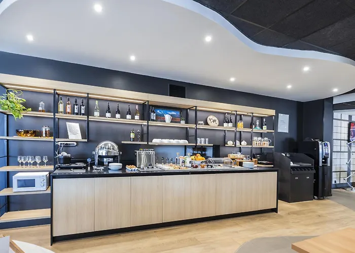 Campanile Prime - Perpignan Nord Aeroport ホテル 3*